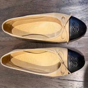 CHANEL two tones classic ballerina flats